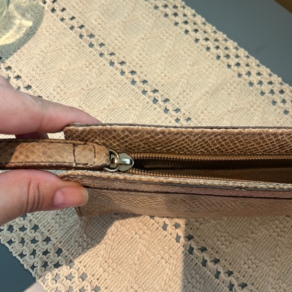 Banana Republic Clutch🤎‼️PRICE DROP‼️ - Picture 9 of 9